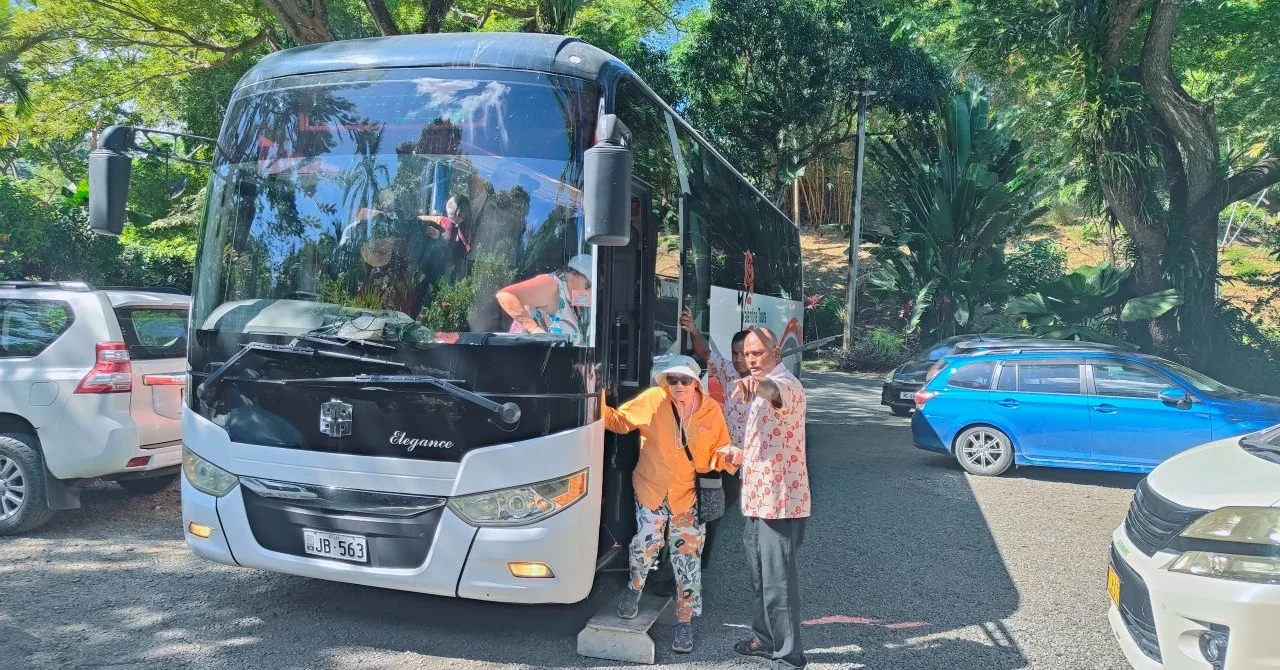 Hidden Gems & Top Attractions Bus Tour in Fiji